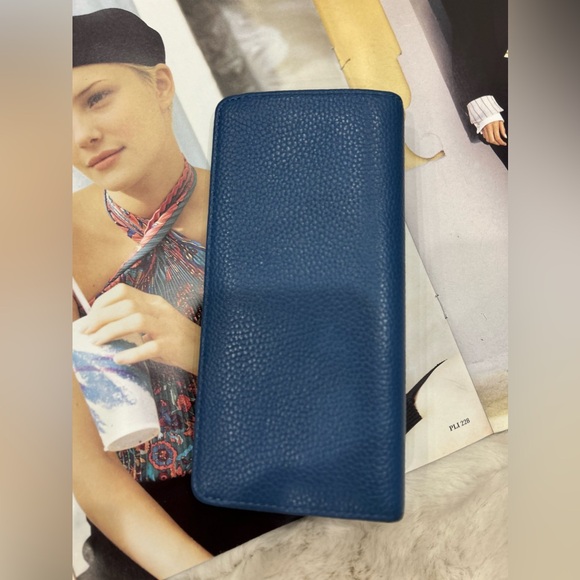 MARC JACOBS CONTINENTAL
WALLET IN BLUE GRAIN LEATHER - Picture 7 of 14